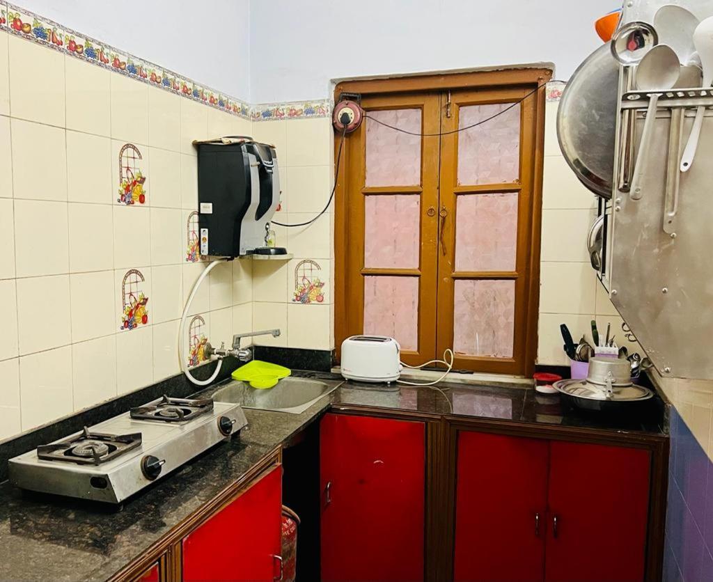 Spacious Apt With Antique Furniture ,Ac & Kitchen كولكاتا المظهر الخارجي الصورة