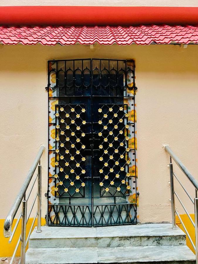 Spacious Apt With Antique Furniture ,Ac & Kitchen كولكاتا المظهر الخارجي الصورة